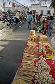 Arequipa, spontaneous artisan market in the courtyard of San Francisco church 